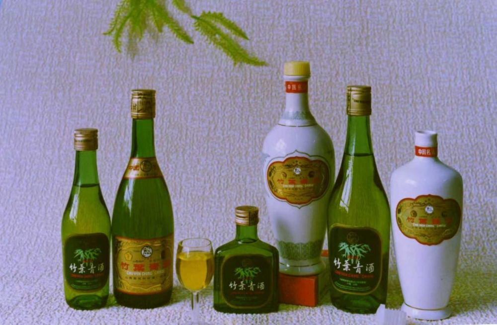 杯中“活”历史:人大代表提案背后的千年露酒风华