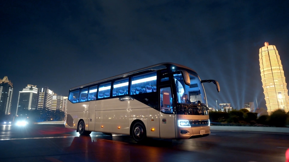 奏响“十五五”开局强音!宇通连续22年主力护航全国两会