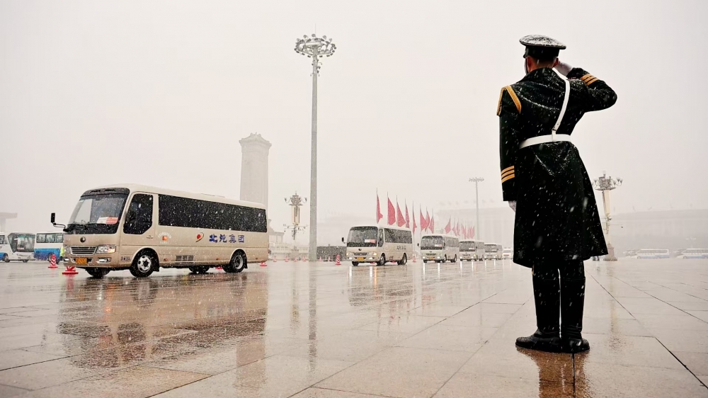 奏响“十五五”开局强音!宇通连续22年主力护航全国两会