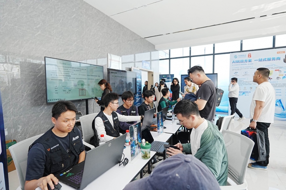 早8点排队装机！360“安全龙虾”全国巡回汕头站火爆开局，全民AI热潮席卷50城