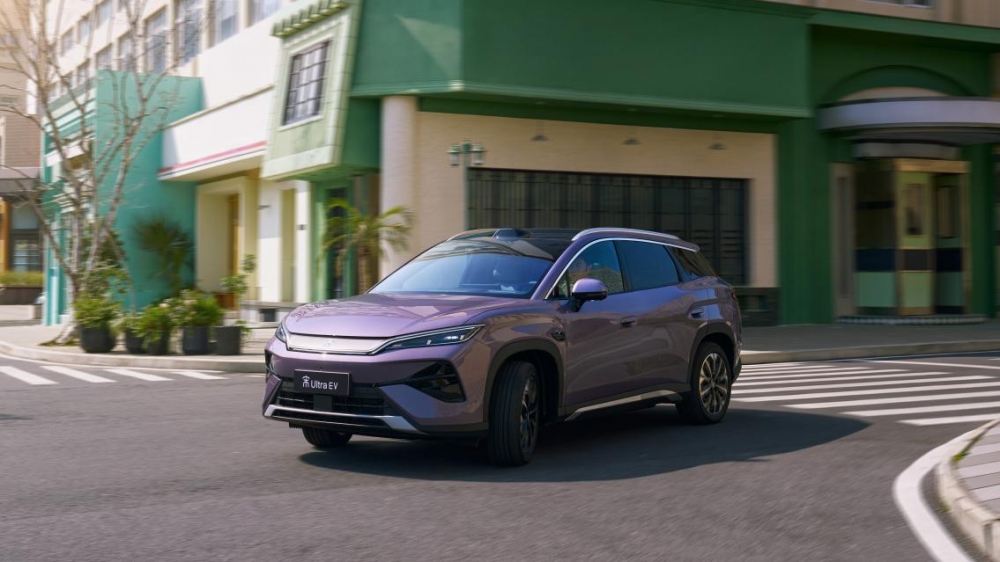 售15.19万-17.99万元,比亚迪宋Ultra EV开启B级SUV闪充时代