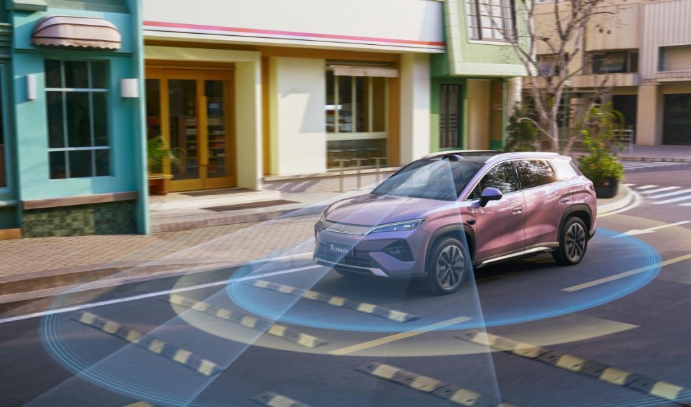 售15.19万-17.99万元,比亚迪宋Ultra EV开启B级SUV闪充时代