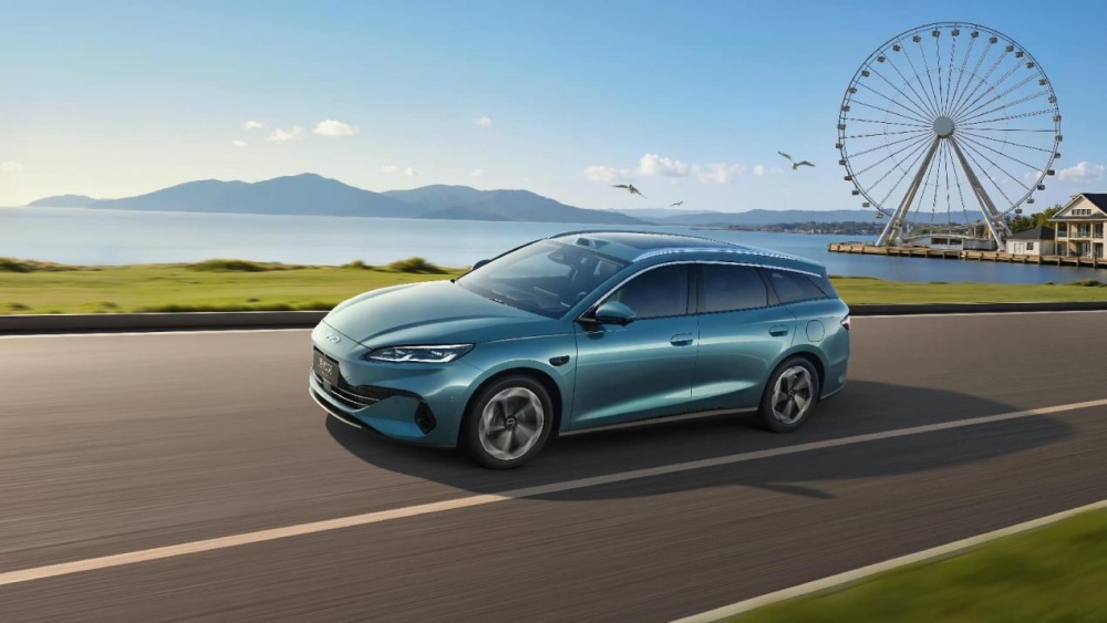 12.89-16.99万元，“年轻人第一台GT”比亚迪2026款海豹06GT焕新上市！