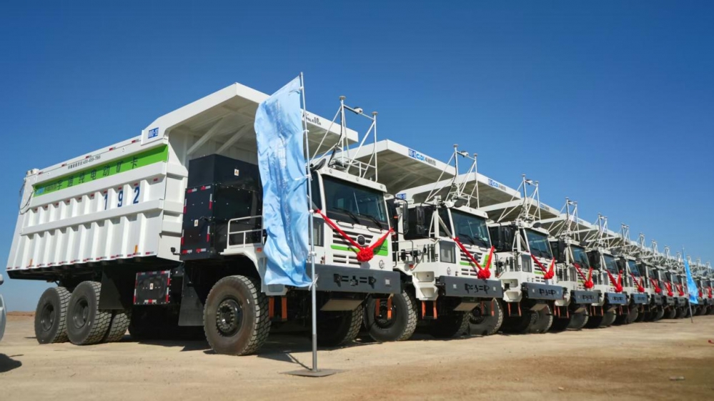 智电融合落地戈壁，宇通无人驾驶矿卡批量交付新疆大型煤矿！