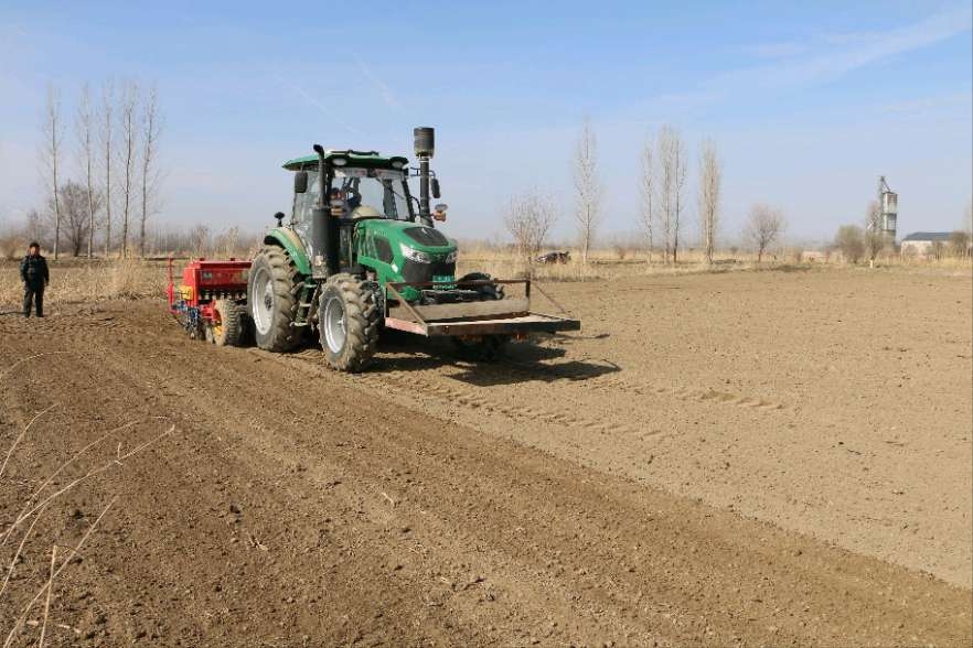 ​方言反诈进农田！中国人寿为春耕农户织密“金融防护网”