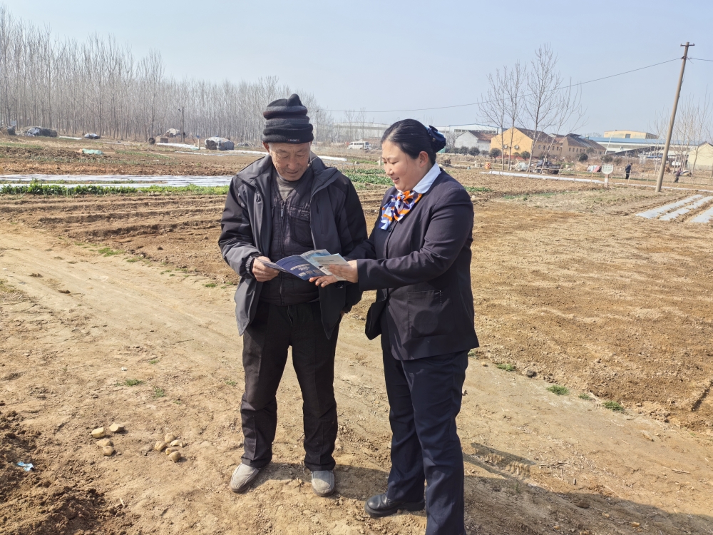 ​方言反诈进农田！中国人寿为春耕农户织密“金融防护网”