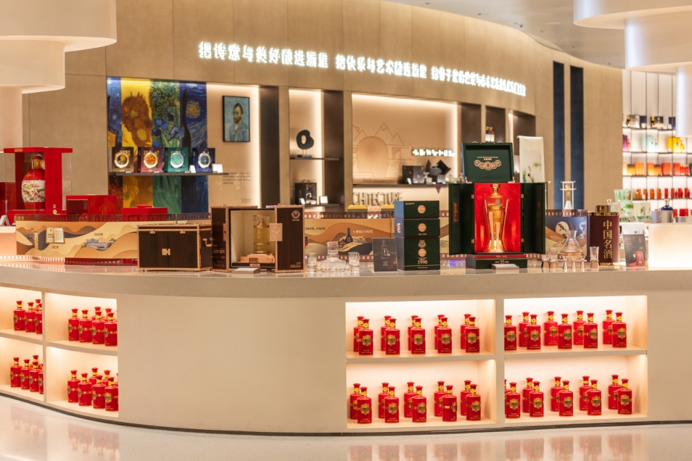 郎酒庄园原产地旗舰店“左岸·简”温馨开业，汪博炜阐述“简单的力量”