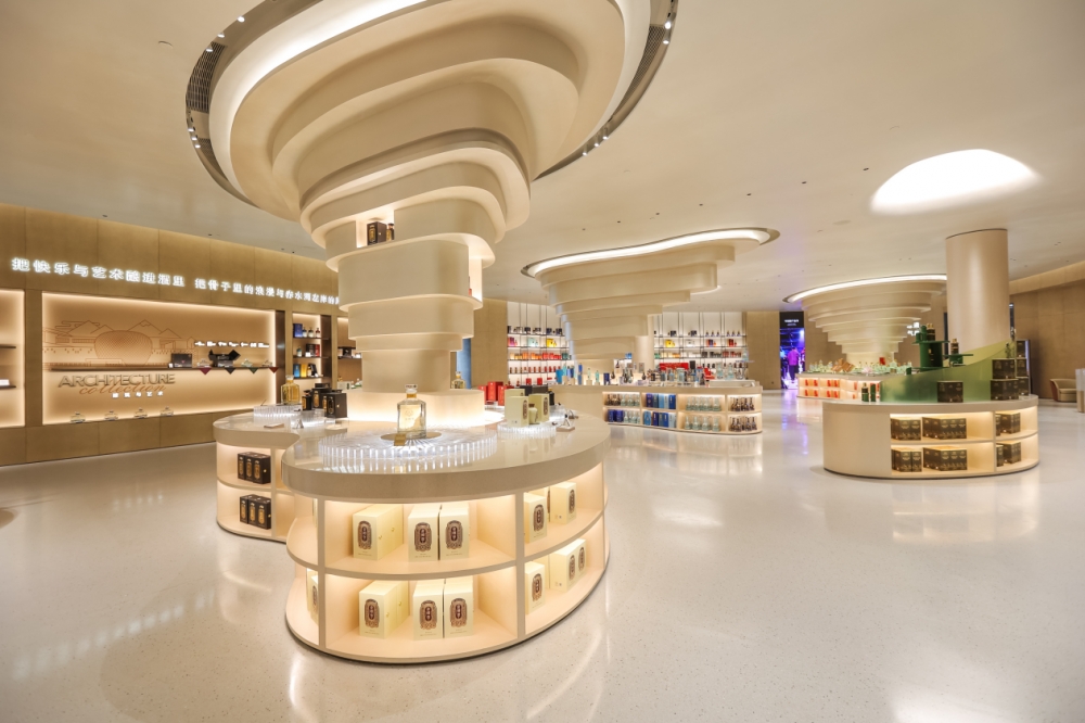 郎酒庄园原产地旗舰店“左岸·简”温馨开业，汪博炜阐述“简单的力量”