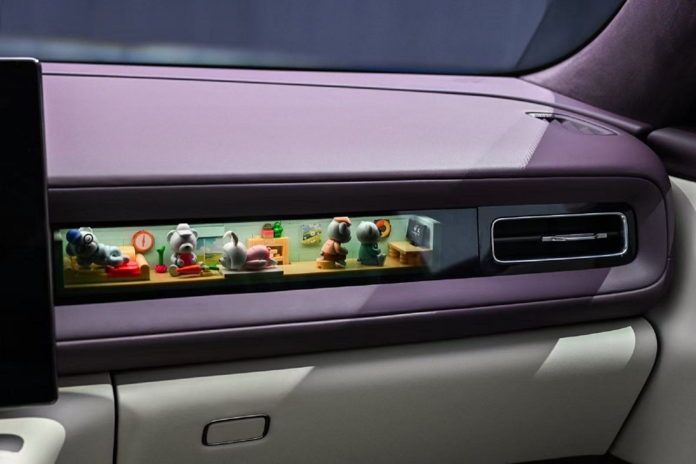 赛力斯张正萍与白敬亭同台 问界M6北京车展开启首批交付