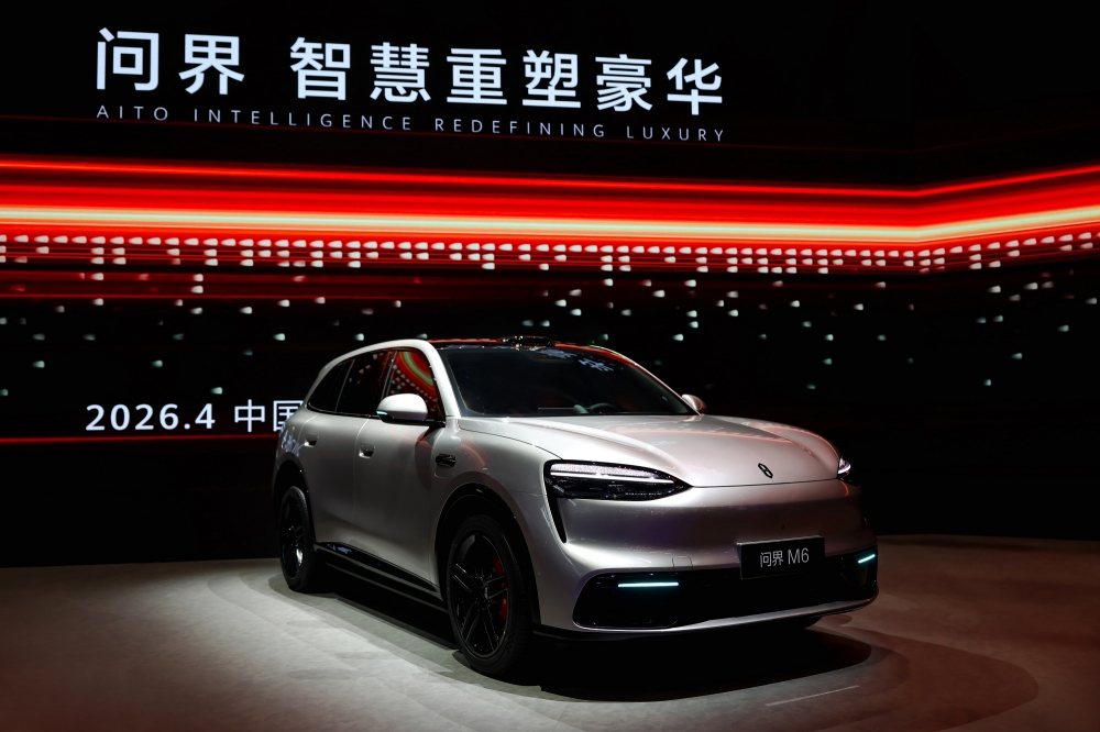 赛力斯张正萍与白敬亭同台 问界M6北京车展开启首批交付