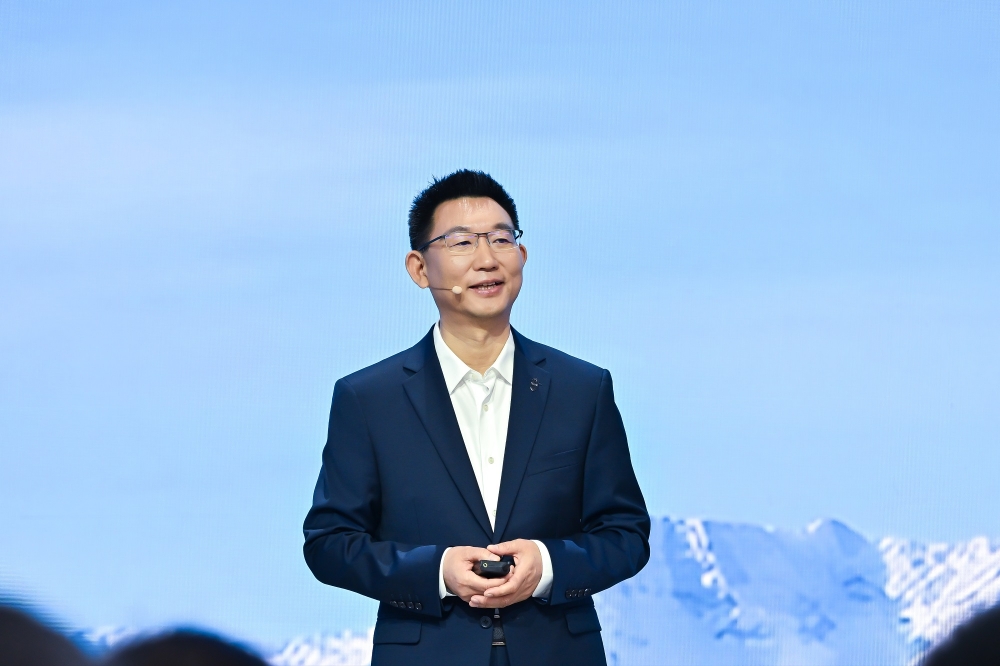 问界举办魔方技术平台创新发布会 高端SUV矩阵闪耀北京车展