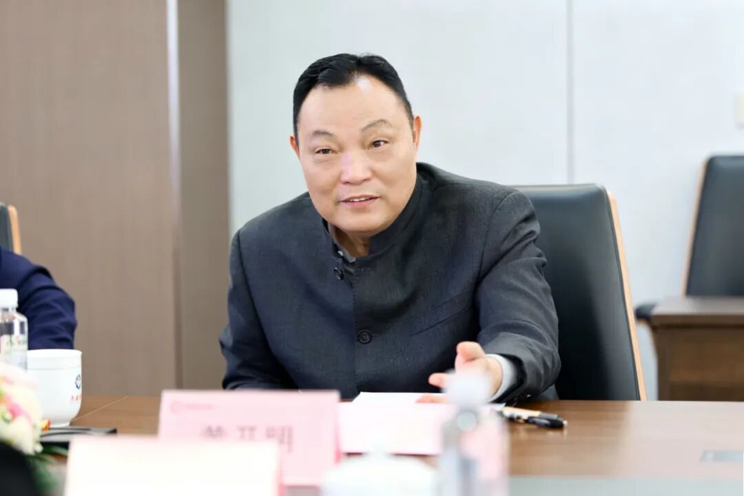 湖北襄阳市谷城县委副书记、县长杜晓溪带队赴武汉天源集团考察交流