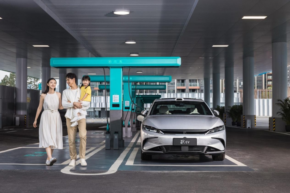 比亚迪汉EV闪充版携12大升级上市，售价17.98万～18.78万元