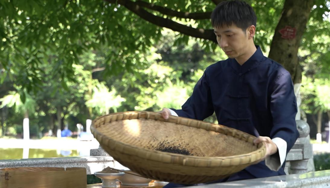 喜报 | 国药太极桐君阁药厂蔡苏获评重庆市第七届劳动模范