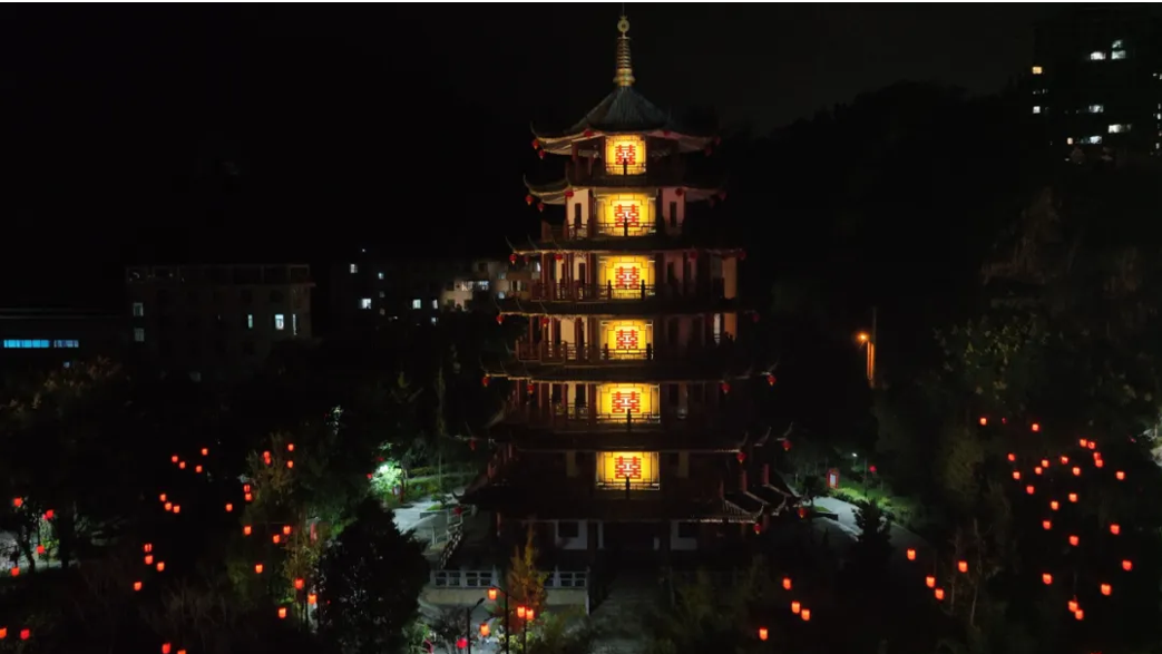 走进光影，把一座山、一条河、一面城墙，变成“能出圈”的夜游舞台