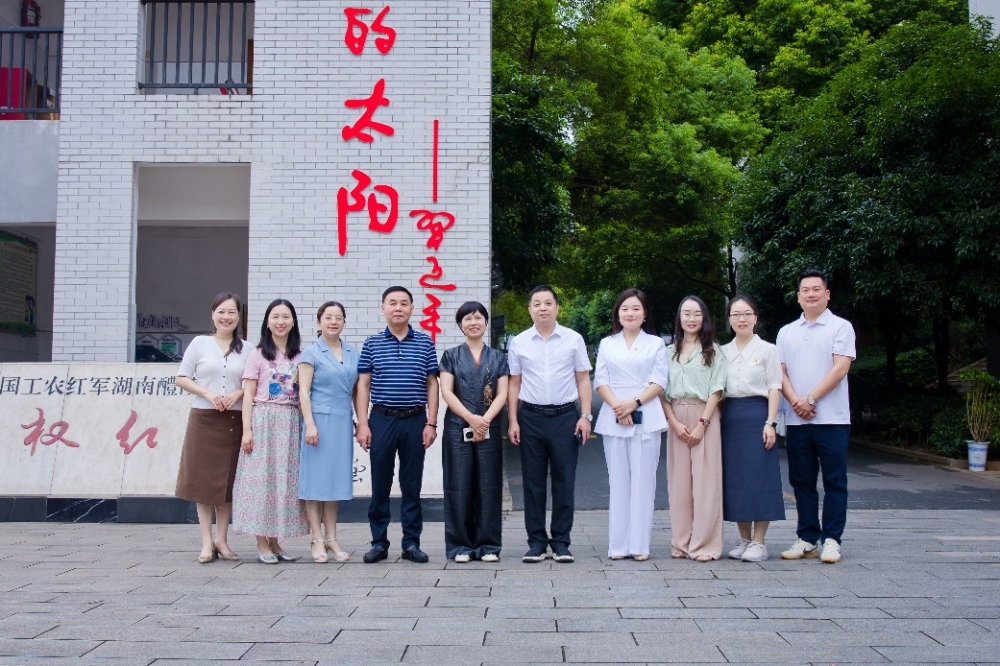 跨越400公里的红色接力：欧派“星火传承计划”走进醴陵，党员带头捐款点亮“爱心饭卡”