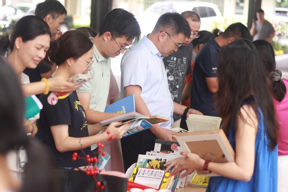 跨越400公里的红色接力：欧派“星火传承计划”走进醴陵，党员带头捐款点亮“爱心饭卡”
