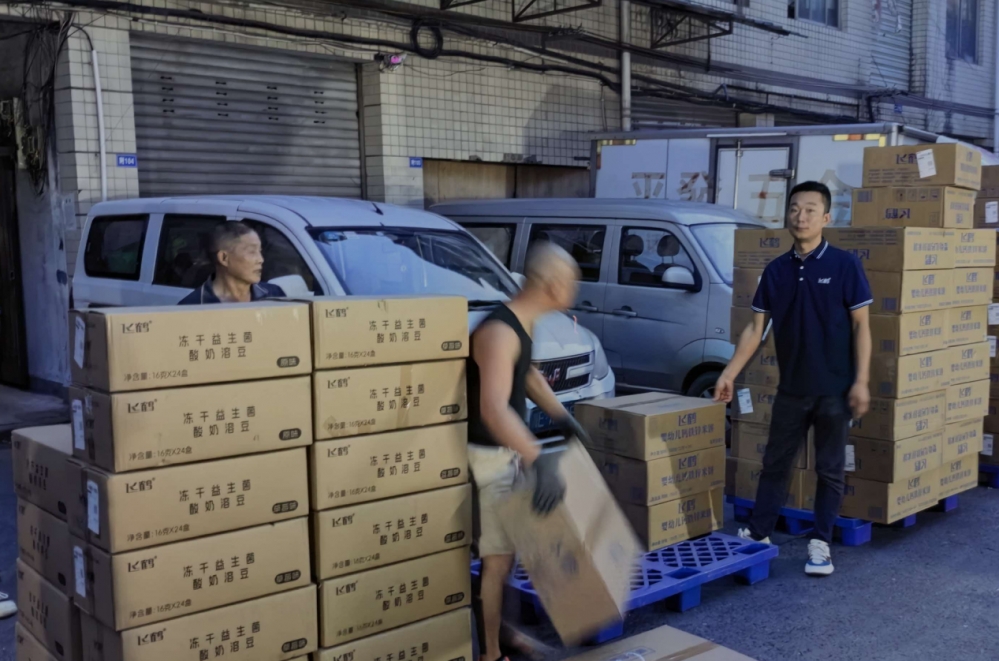 紧急驰援!飞鹤首批奶粉物资今日运抵广西灾区 守护宝宝口粮