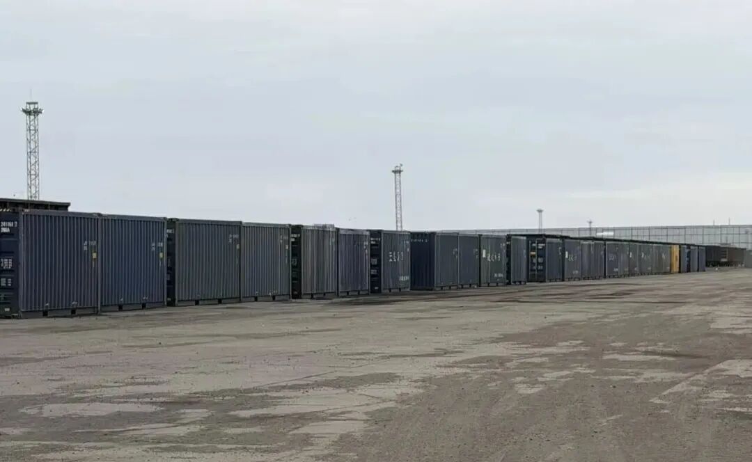 广汇煤炭运销公司柳沟至黄羊镇首列自备集装箱专列顺利发运