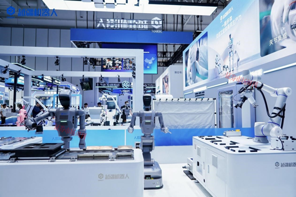 直击2026世界机器人大会：头部机器人产业链企业加快A+H双上市