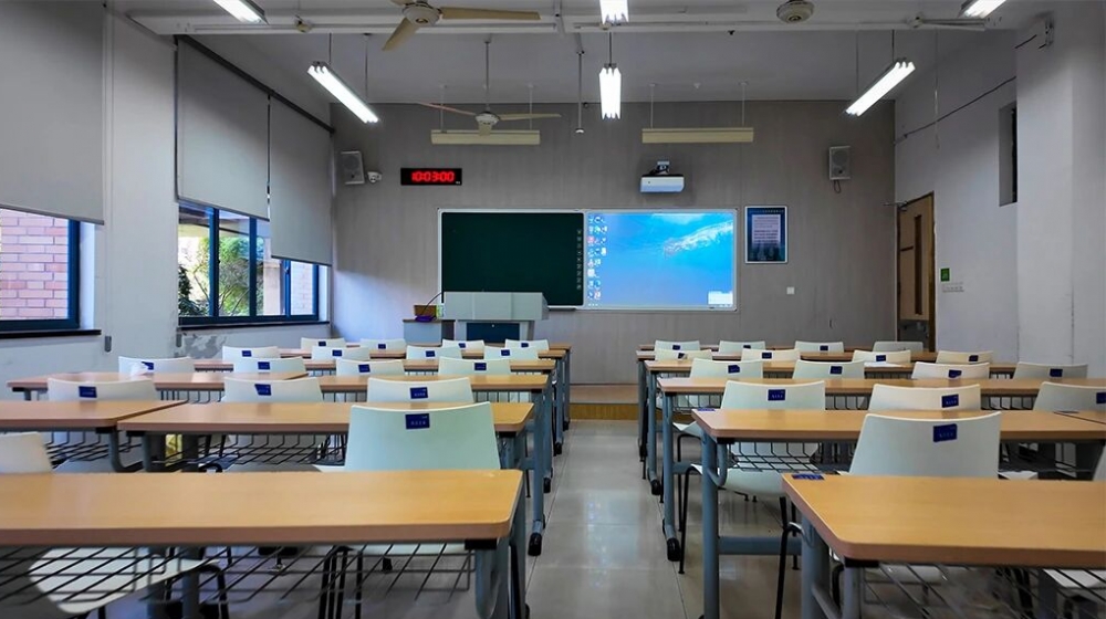 多校中标！光峰激光投影护航多地智慧教室建设