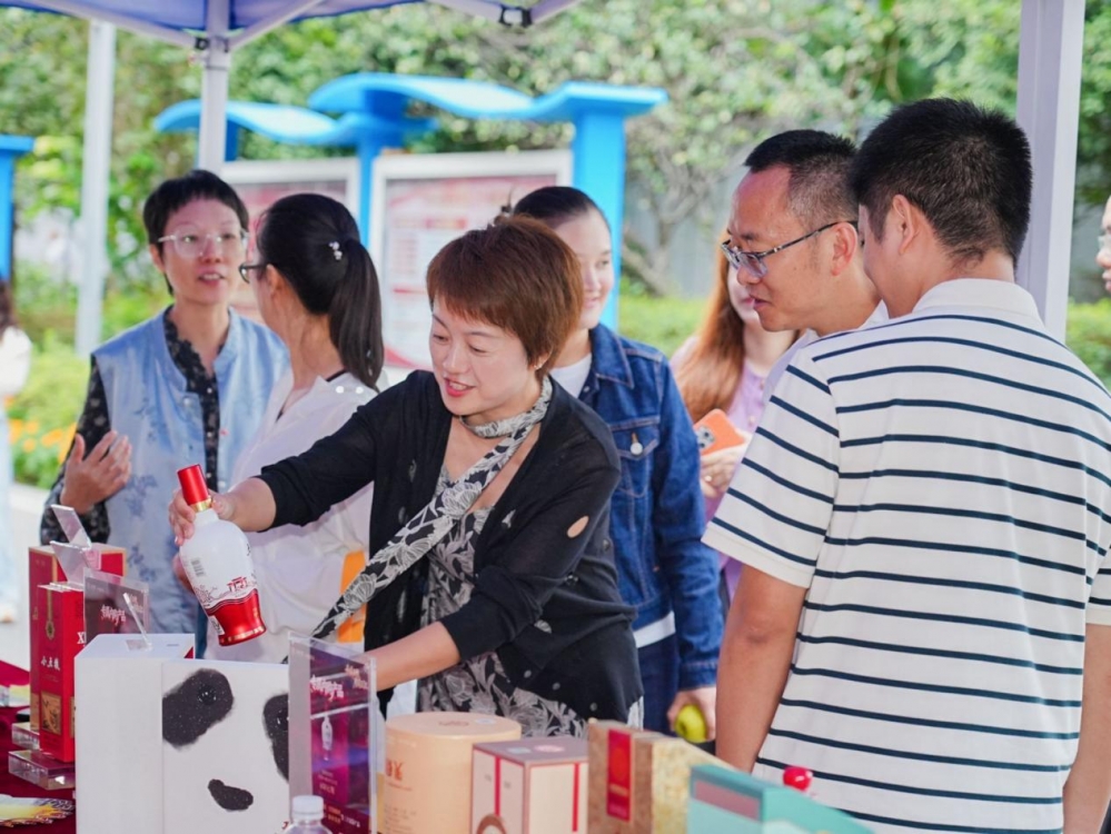 以酒为媒激活文旅消费  五粮液“双节”持续创新，打造酒旅融合新样本