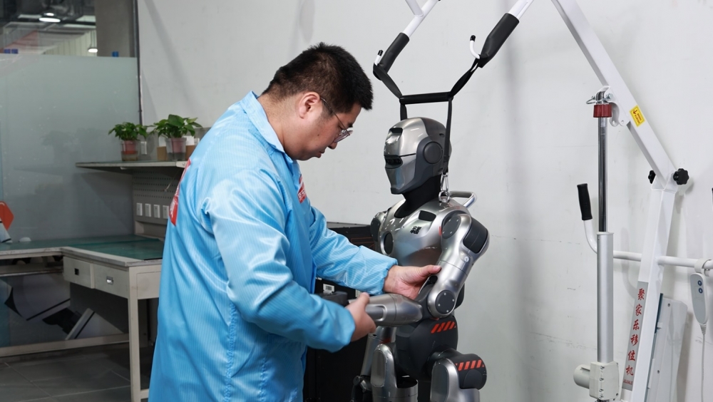 京东已与近百家头部机器人企业达成维修合作，全行业服务规模最大、场景最全